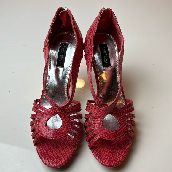 ❤️WHITE HOUSE BLSCK MARKET RED LEATHER SNAKESKIN PRINT 4.5” HEELS SIZE 7 MEDIUM - Picture 2 of 16